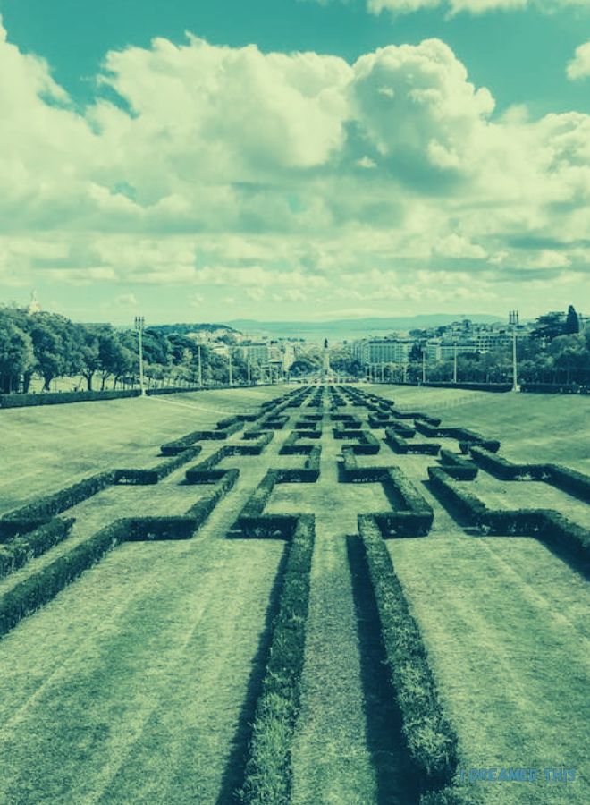 Symbolism of maze in dreams