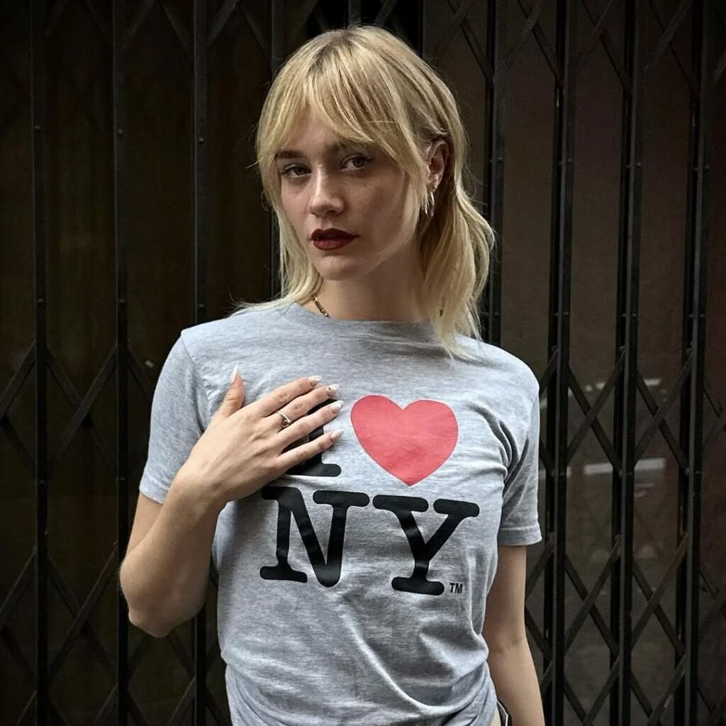 Blonde Wolf Cut With Bangs - notturnobackstage2